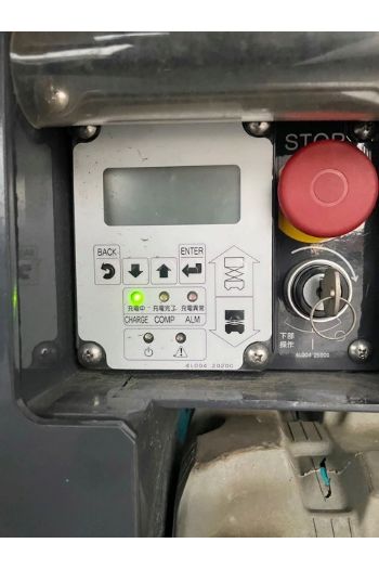 5m剪刀履帶平台高空作業車